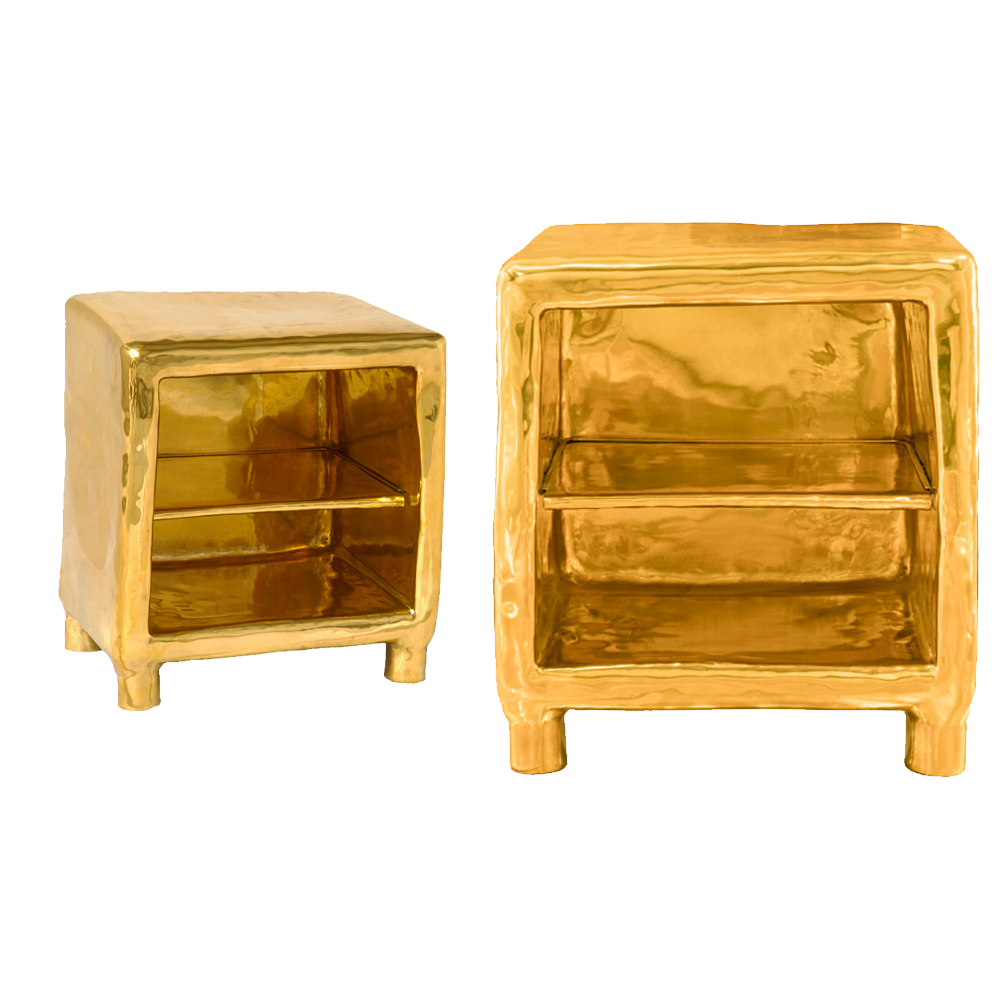 Cheer Bedside Table ist ein Beistelltisch aus glänzendem Messing mit organischen Linien — elegant und vielseitig.