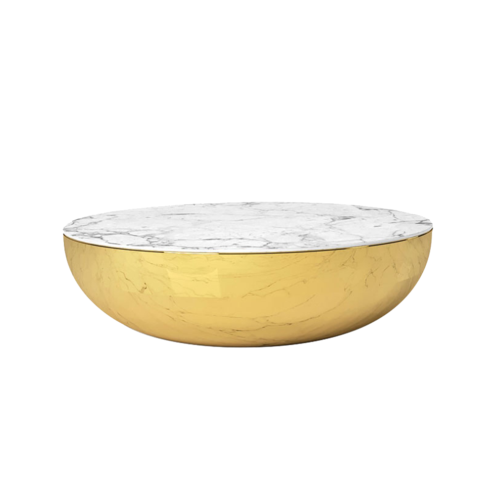 Der Terra Bass Bianco Coffee Table ist ein großer Messingtisch mit weißer Marmorplatte — elegant und vom indischen Matka-Design inspiriert.