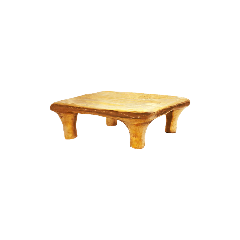 Der Illusion Centre Table ist ein großer und markanter Couchtisch aus Messing mit gewellter Tischplatte.