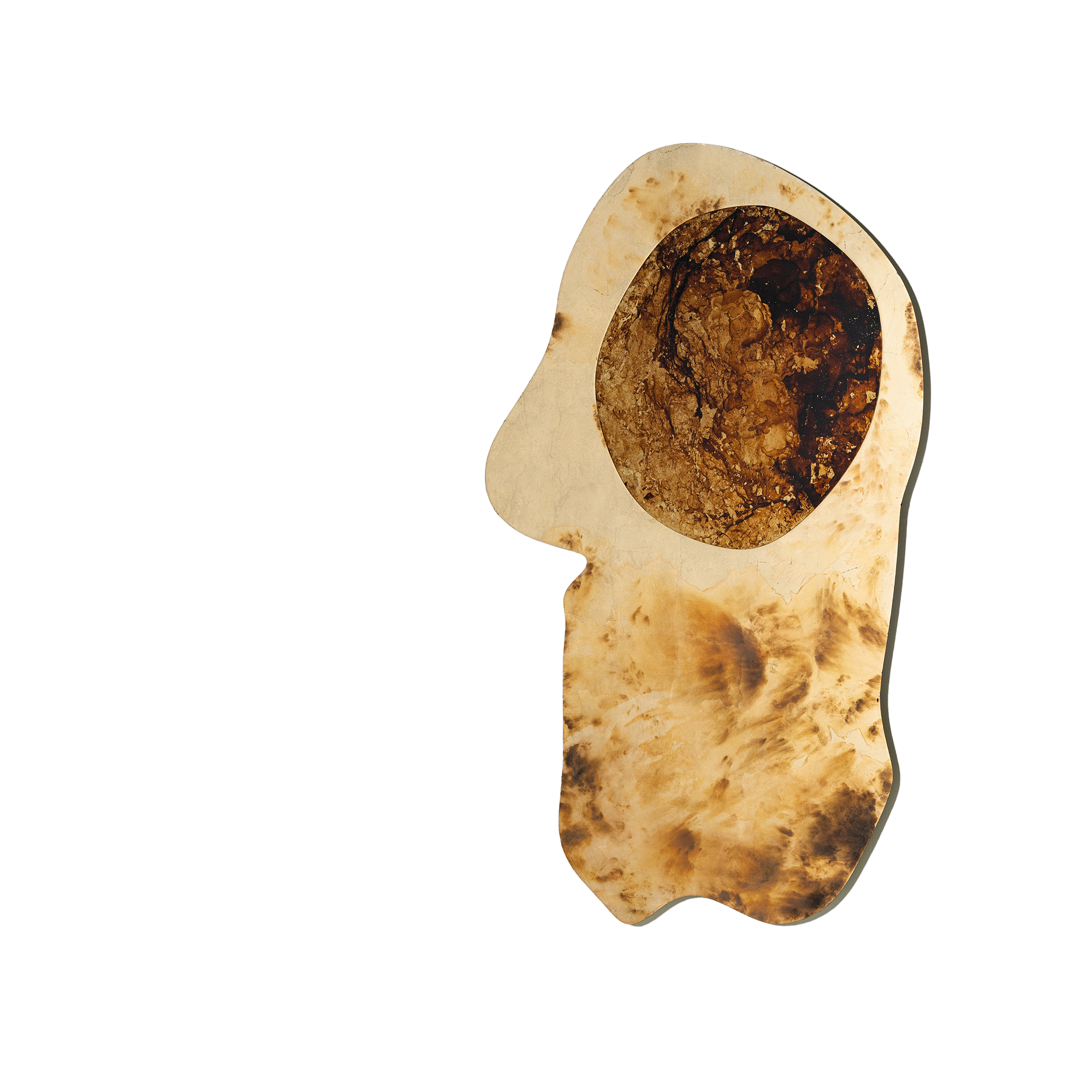 Nebula Wall Accent I in geschichteten Messingoberflächen, ätherische goldene Himmelskunst.