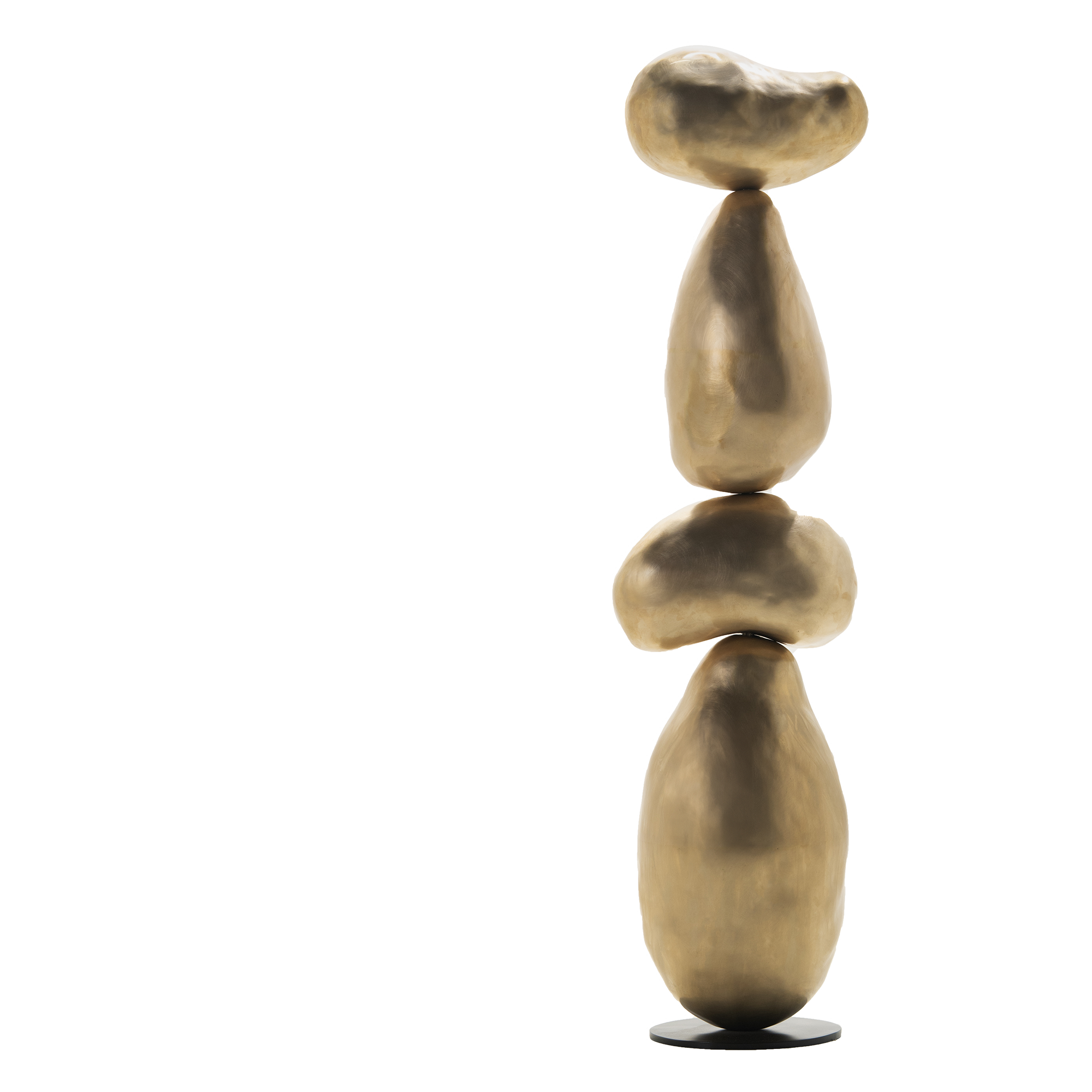 Totem I Messingskulptur mit mehrschichtiger Form, meditatives und elegantes Statementstück.