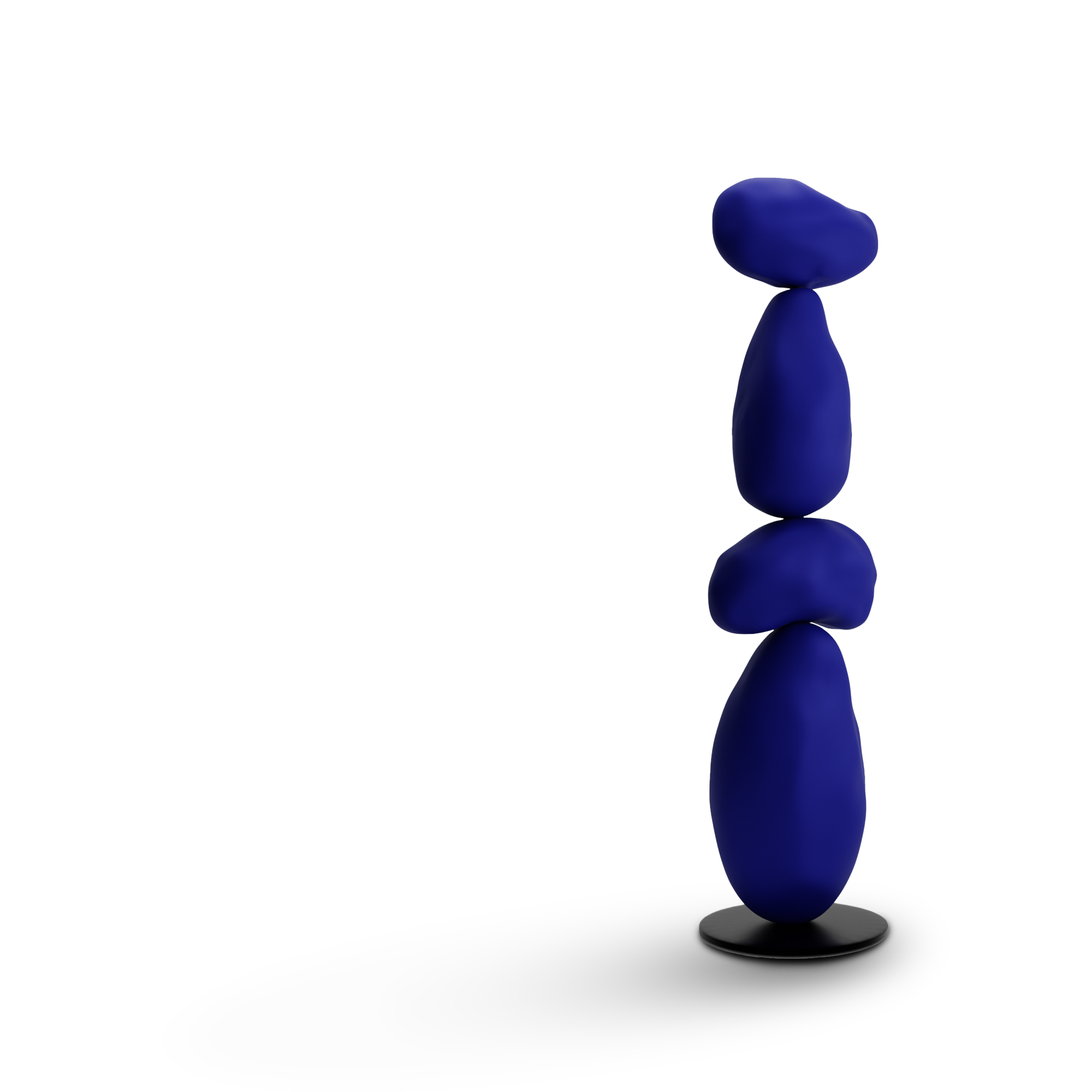 Totemblaue, geschichtete Messingskulptur mit edler Oberfläche.